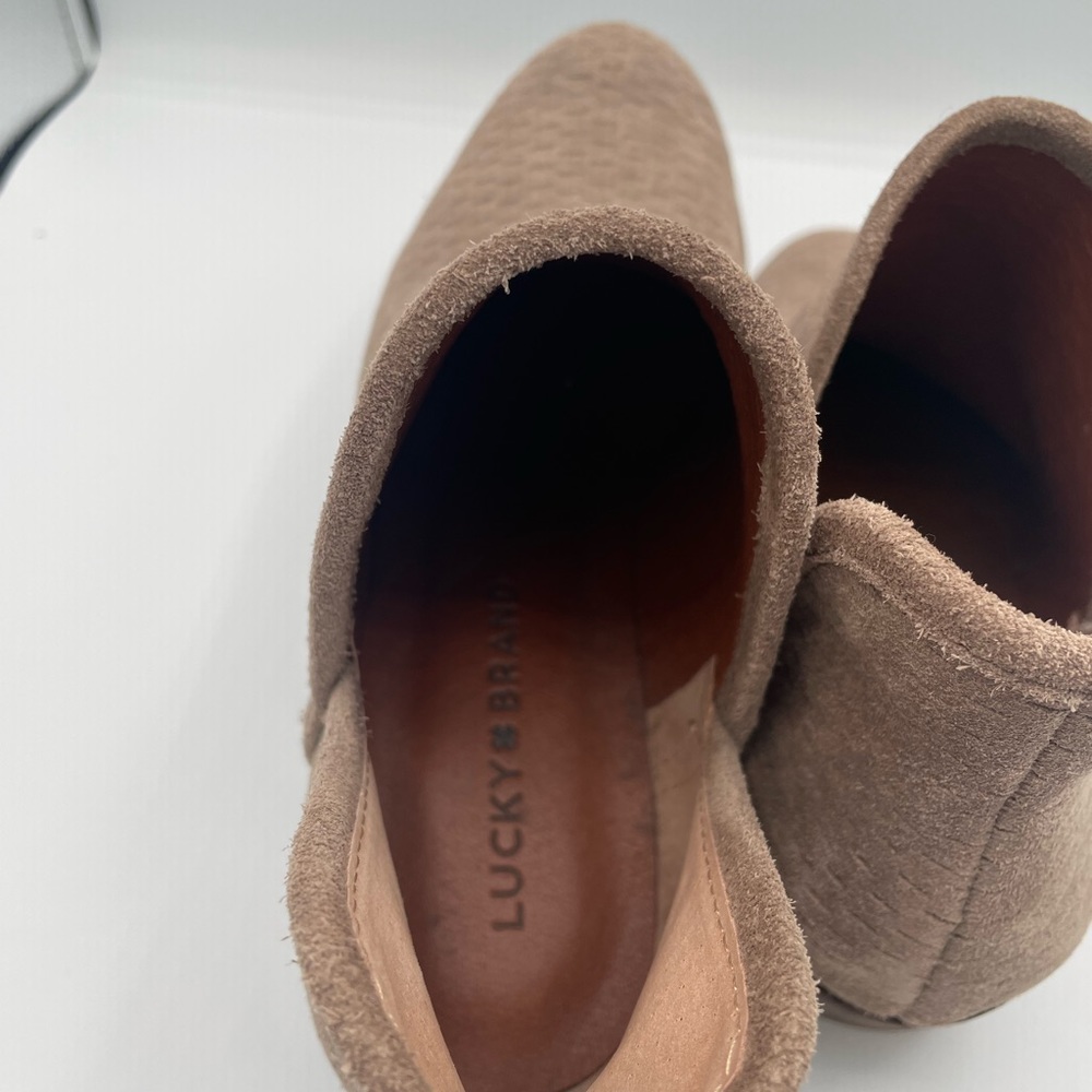 EUC Lucky Brand Women’s Suede Tan Baley Ankle Boots, Size 6 - Picture 5 of 8